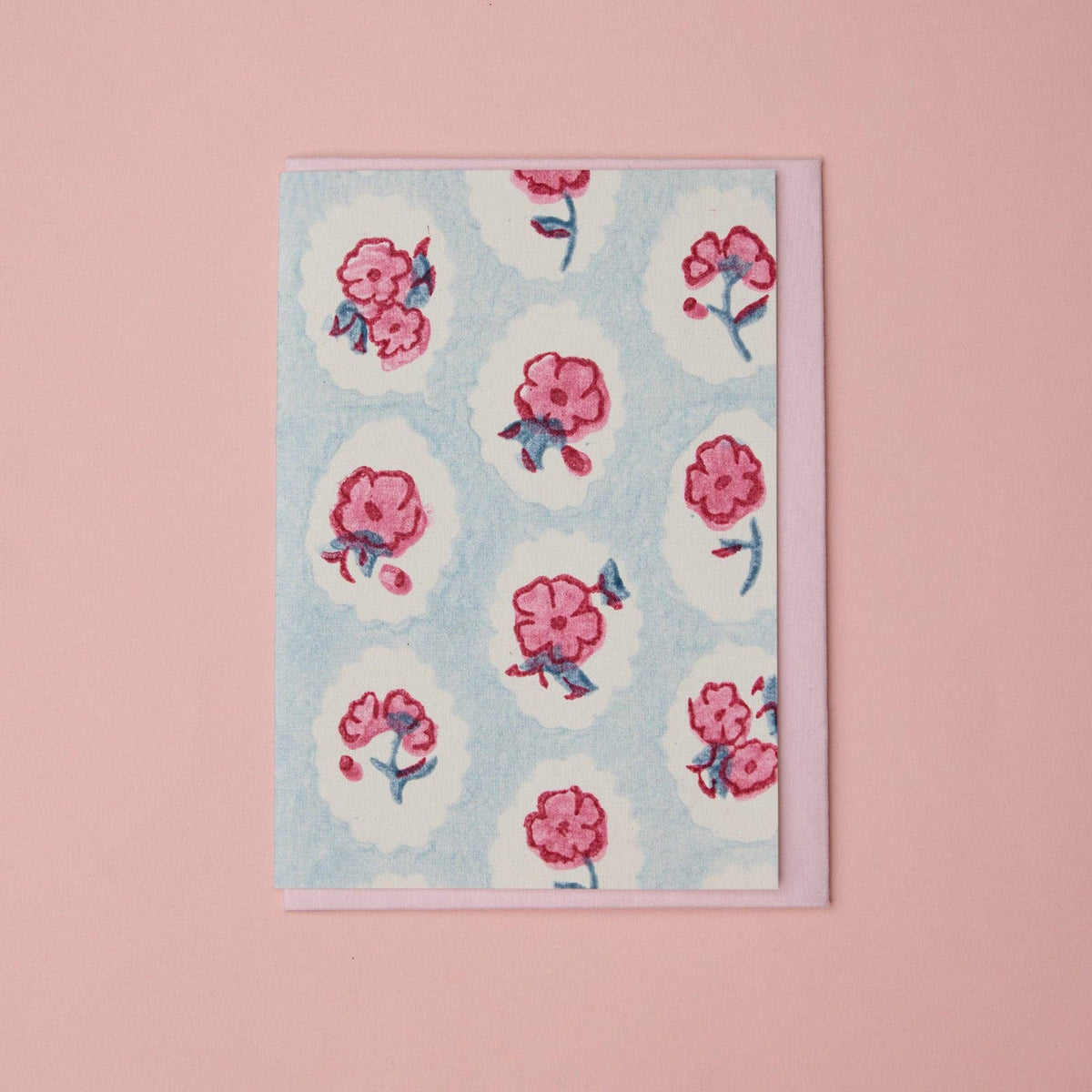 Carte fleurie – Fleurs roses sur fond bleu