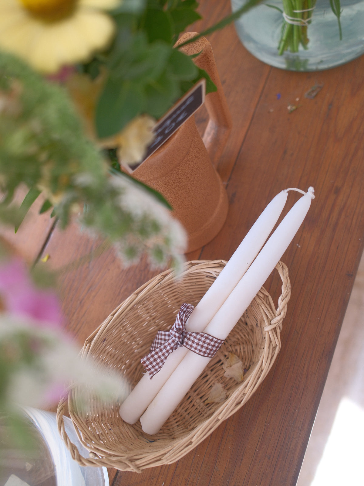 Paire de chandelles blanches artisanales